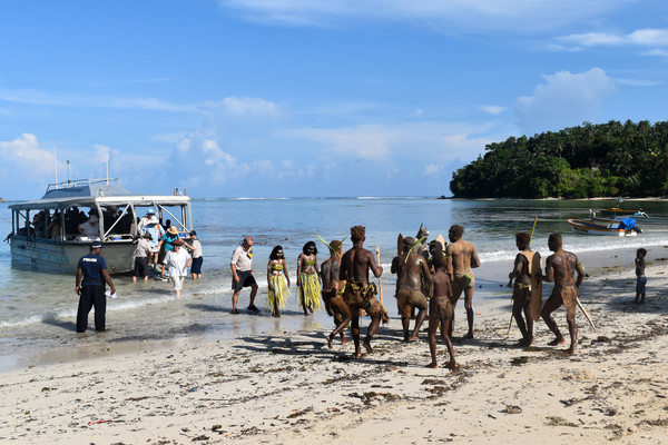 5 Sigia Village welcoming tourists from expedition cruise DSC 0271